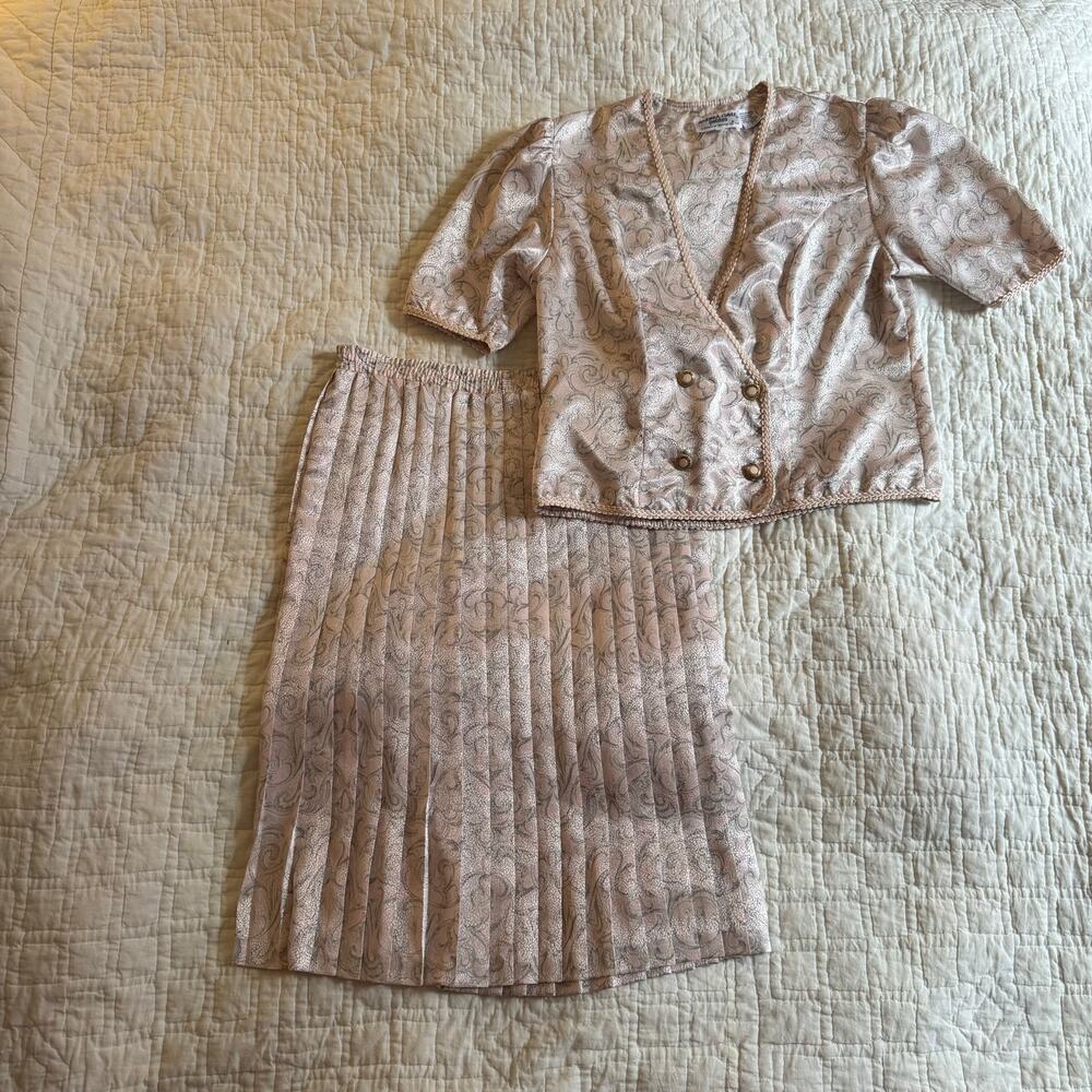 Vintage 80s Pastel Paisley Satin Soft Feminine  Skirt & Blouse Set — 10